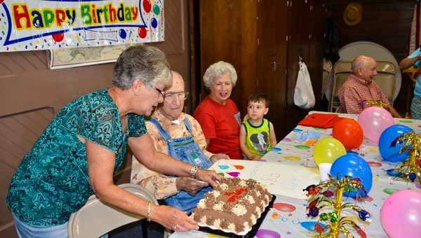 Family, Mt. Sterling town enjoy 100-year-old man's birthday party
