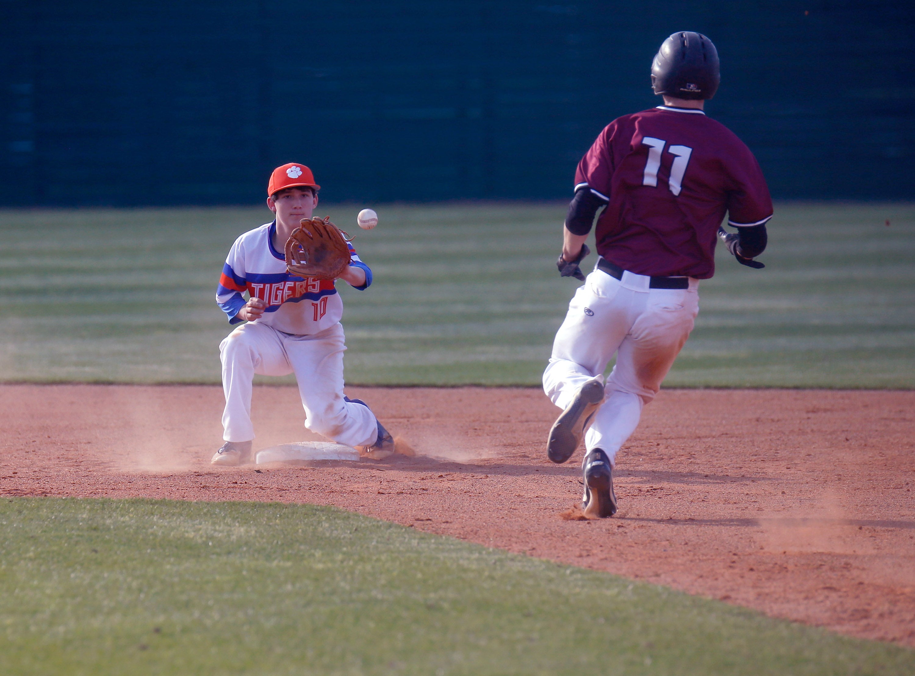 CCHS baseball keeps area hopes alive with win - The Clanton Advertiser ...