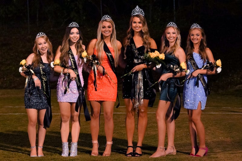 Isabella crowns Homecoming Queen and Princesses - The Clanton Advertiser